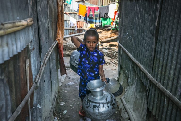 2 mil 200 millones de personas viven sin acceso al agua en todo el mundo