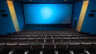 Cines tendrán que ofrecer películas subtituladas para personas con debilidad auditiva